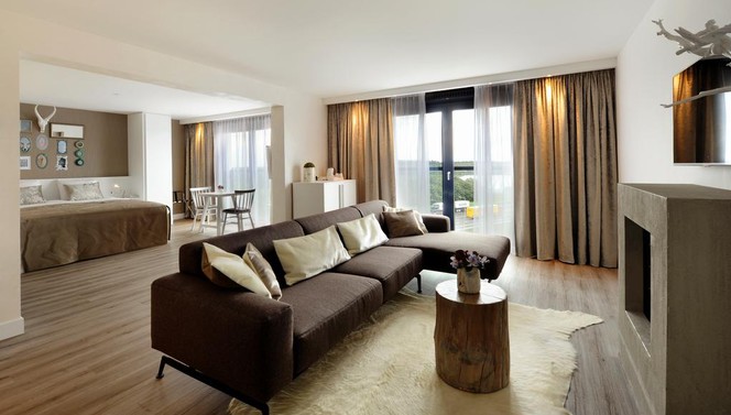 Suite brown